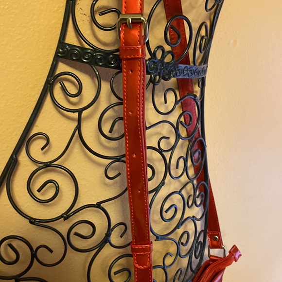Olive Oyl red metallic adjustable crossbody bag with three sections - Picture 6 of 11